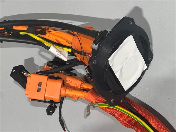 A2065402770-2065402770-A2065400731-2065400731-A2065402527-2065402527- W206 ELEKTRİK SARJ ÜNİTES TESİSATI